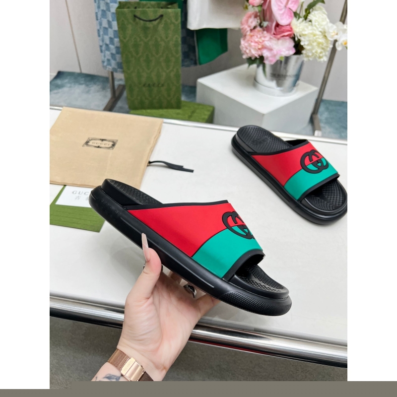G*u*i slippers